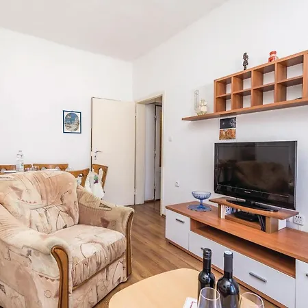 Pet Friendly In With Kitchen Apartment