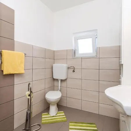 Pet Friendly In With Kitchen Banjol