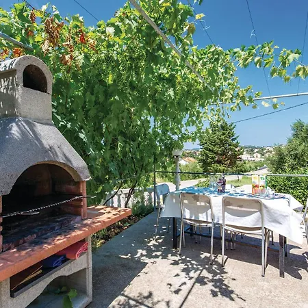 Pet Friendly In With Kitchen Banjol